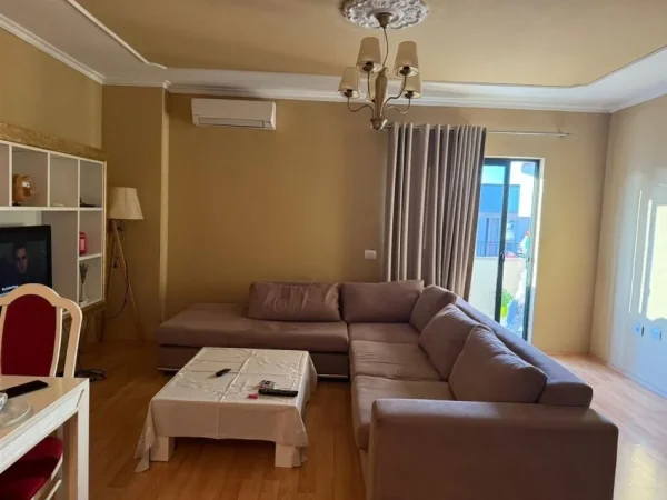 Tirane, jepet me qera apartament 1+1+Ballkon Kati 9, 74 m² 450 € (Besim Alla)
