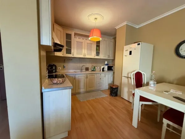 Tirane, jepet me qera apartament 1+1+Ballkon Kati 9, 74 m² 450 € (Besim Alla)