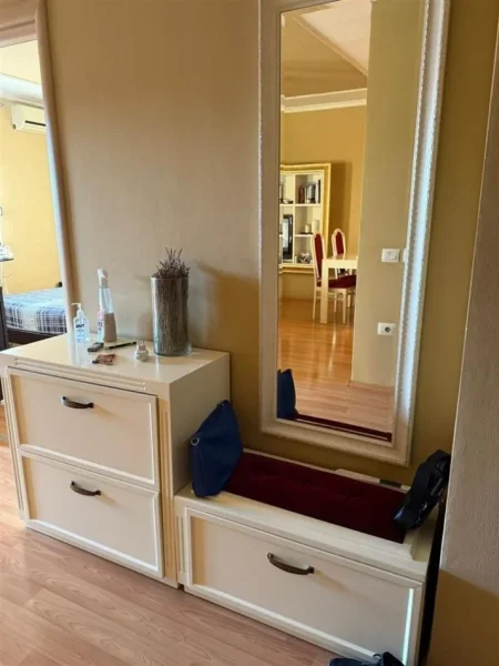 Tirane, jepet me qera apartament 1+1+Ballkon Kati 9, 74 m² 450 € (Besim Alla)