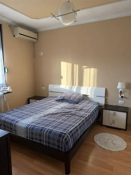 Tirane, jepet me qera apartament 1+1+Ballkon Kati 9, 74 m² 450 € (Besim Alla)
