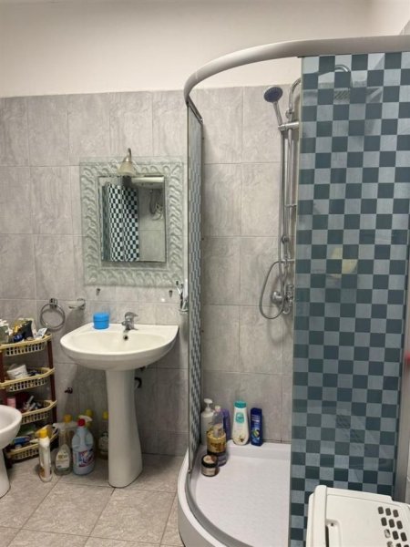 Tirane, jepet me qera apartament 1+1+Ballkon Kati 9, 74 m² 450 € (Besim Alla)
