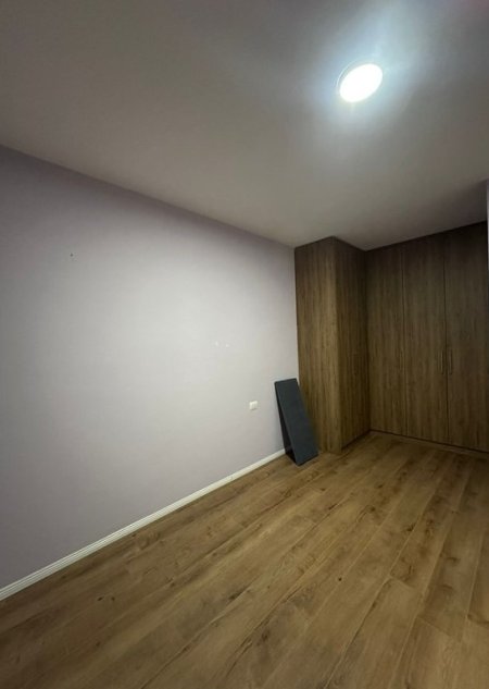 Shqiperi, jepet me qera apartament 1+1 Kati 5, 75 m² 500 € (Ali Demi)