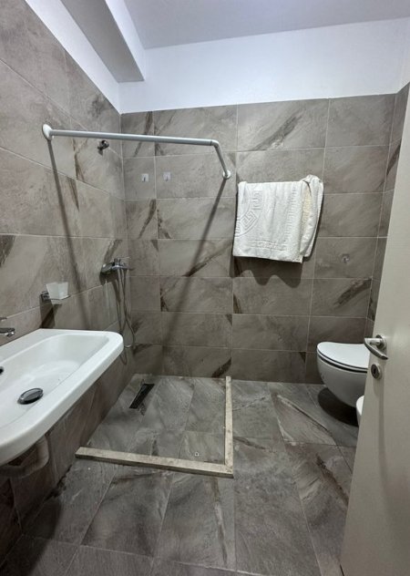 Shqiperi, jepet me qera apartament 1+1 Kati 5, 75 m² 500 € (Ali Demi)