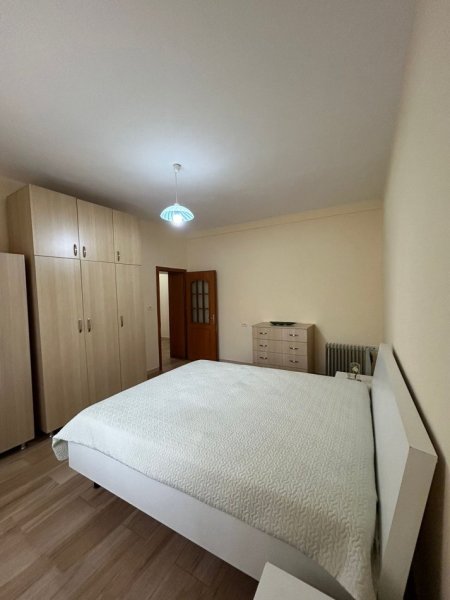 Tirane, jepet me qera apartament 2+1+Ballkon Kati 2, 100 m² 650 € (Vasil Shanto)