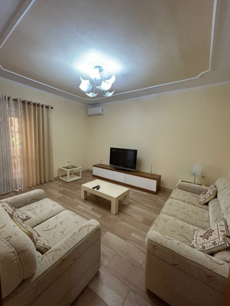Tirane, jepet me qera apartament 2+1+Ballkon Kati 2, 100 m² 650 € (Vasil Shanto)