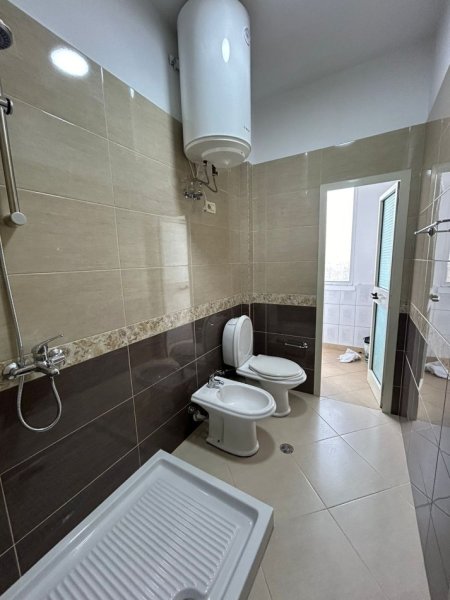 Tirane, jepet me qera apartament 2+1+Ballkon Kati 2, 100 m² 650 € (Vasil Shanto)