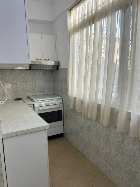 Tirane, jepet me qera apartament 2+1+Ballkon Kati 2, 100 m² 650 € (Vasil Shanto)