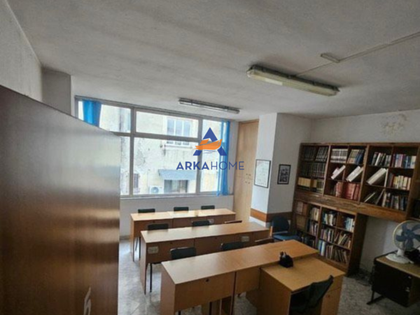 Tirane, jepet me qera Kati 2, 190 m² 1.100 € 