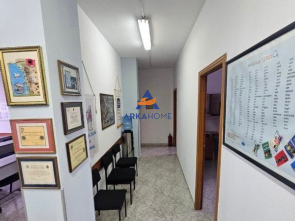 Tirane, jepet me qera Kati 2, 190 m² 1.100 € 