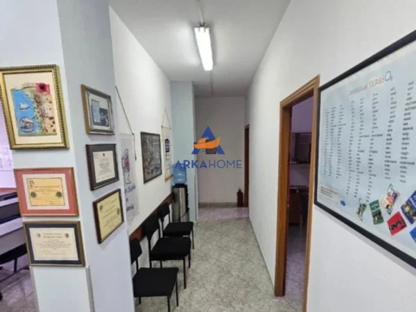 Tirane, jepet me qera Kati 2, 190 m² 1.100 € 