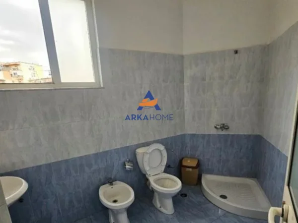 Tirane, jepet me qera Kati 2, 190 m² 1.100 € 