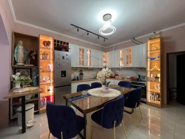 Tirane, shitet shtepi 1 Katshe Kati 1, 185 m² 245.000 € (Vasil Shanto)
