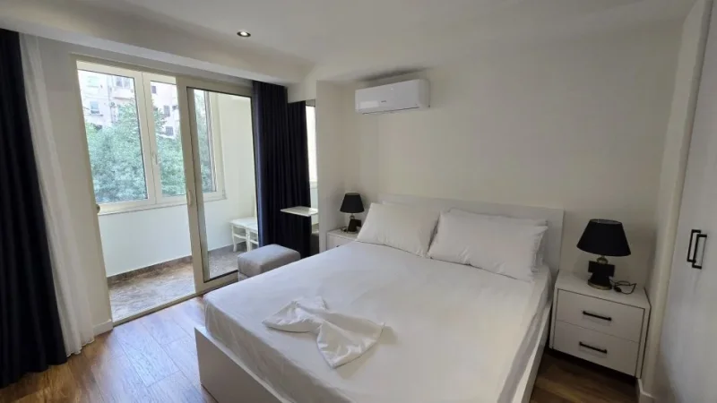 Tirane, jepet me qera apartament 1+1 , 1.000 €
