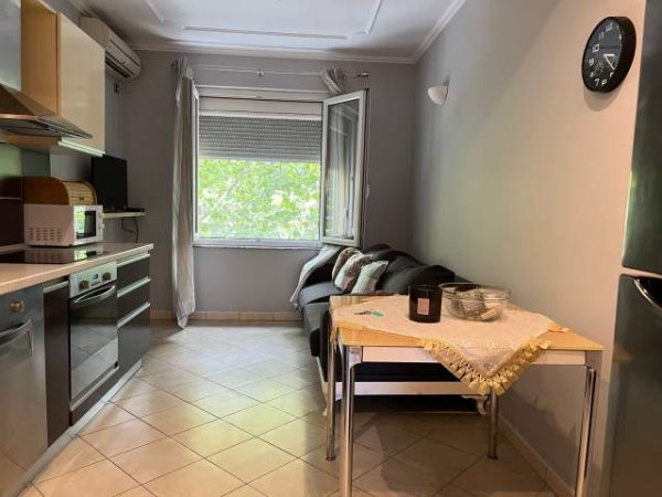 Tirane, jepet me qera apartament 1+1+BLK Kati 3, 70 m² 500 Euro (Blloku)