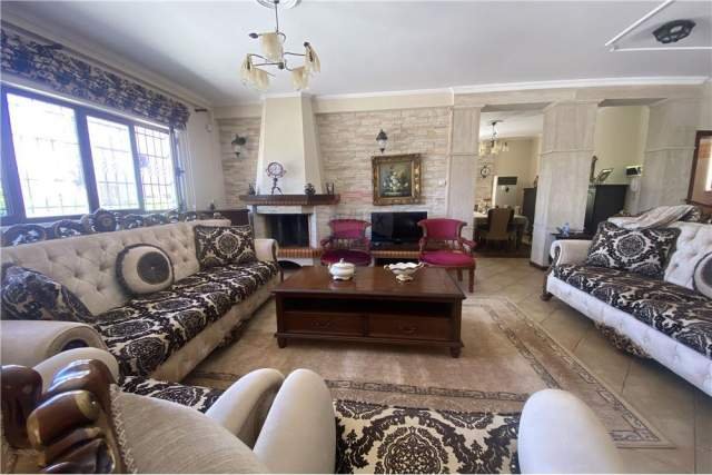 Tirane, jap me qera Vile 4+1+BLK Kati 3, 240 m² 2.000 Euro (kompleksi olimpik)