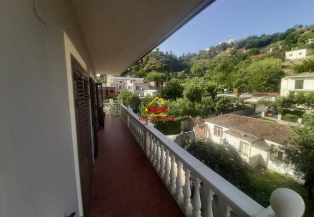Vlore, jepet me qera Vile 3 Katshe Kati 2, 104 m² 300 Euro (Rruga Sulejman Delvina,Vlore)