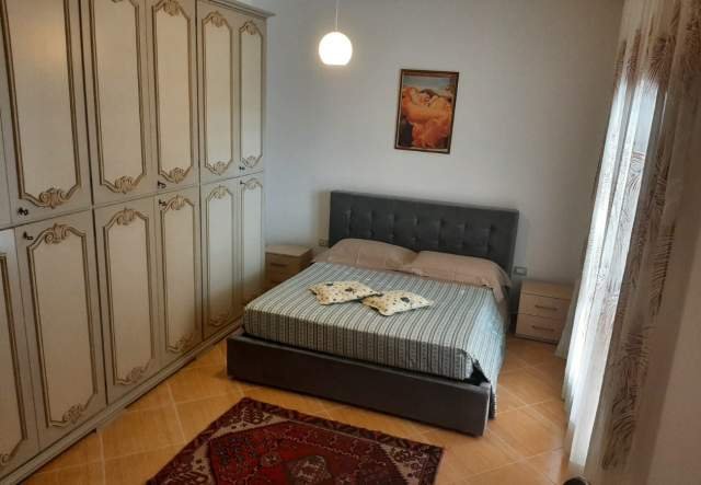 Vlore, jepet me qera Vile 3 Katshe Kati 2, 104 m² 300 Euro (Rruga Sulejman Delvina,Vlore)