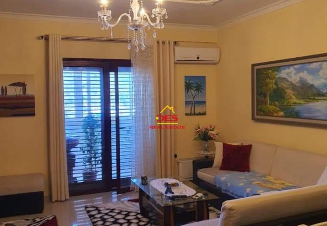Vlore, shitet apartament Kati 8, 137 m² 95.000 Euro (Rruga Demokracia,Vlorë)