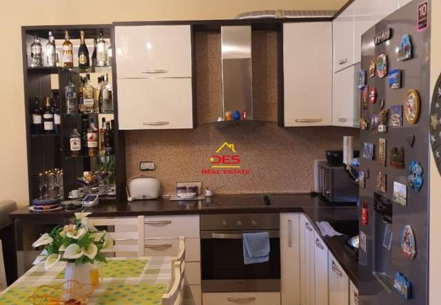 Vlore, shitet apartament Kati 8, 137 m² 95.000 Euro (Rruga Demokracia,Vlorë)