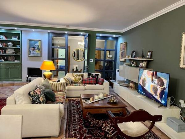 Tirane, jepet me qera apartament 2+1 186 m² 3.000 Euro (Bllok)