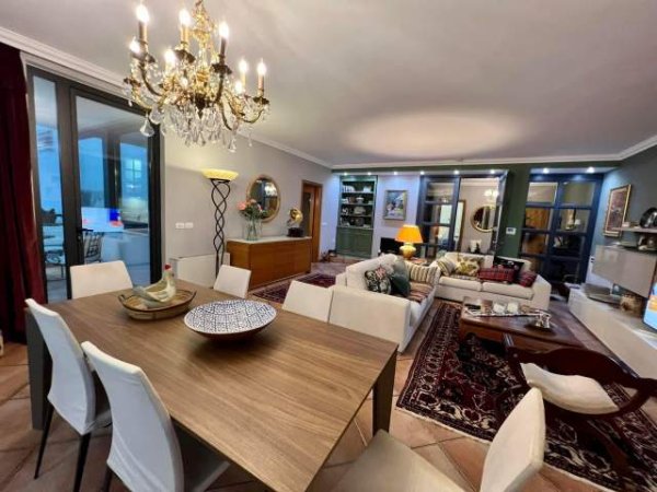 Tirane, jepet me qera apartament 2+1 186 m² 3.000 Euro (Bllok)