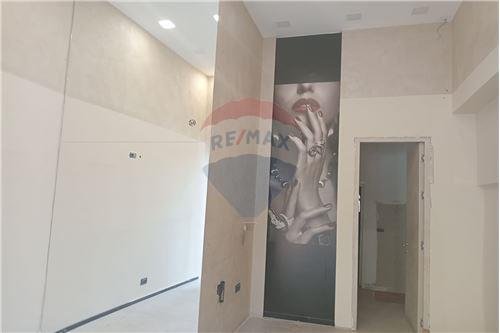 Tirane, jap me qera dyqan Kati 0, 40 m² 150.000 Leke (Blv Zogu I)