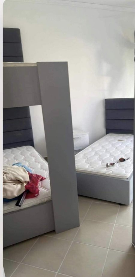 Jepet me qera 2+1+BLK Kati 4, 150 Euro (ne lungomare te rapi uji i ftohte)