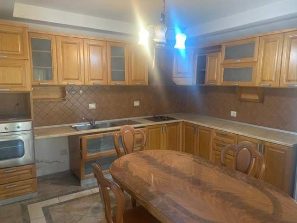 Tirane, shitet Vile 5+1+BLK 243 m² 243.000 Euro (Selite)