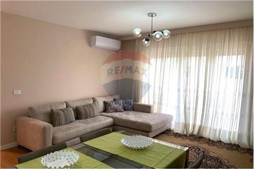 Tirane, jepet me qera Penthouse 2+1+A+BLK Kati 6, 115 m² 400 Euro (Rruga e Elbasanit)