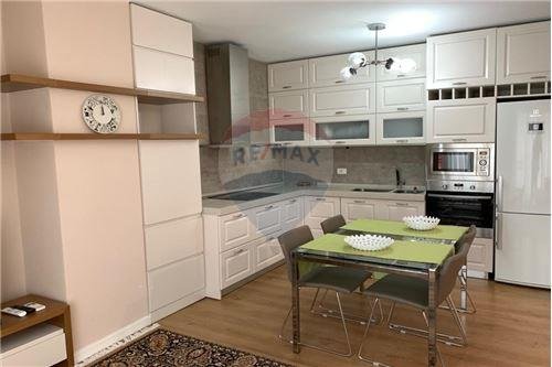 Tirane, jepet me qera Penthouse 2+1+A+BLK Kati 6, 115 m² 400 Euro (Rruga e Elbasanit)