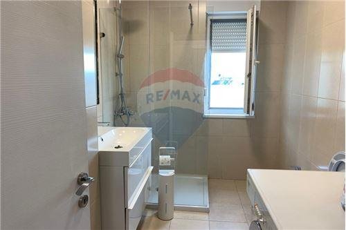 Tirane, jepet me qera Penthouse 2+1+A+BLK Kati 6, 115 m² 400 Euro (Rruga e Elbasanit)
