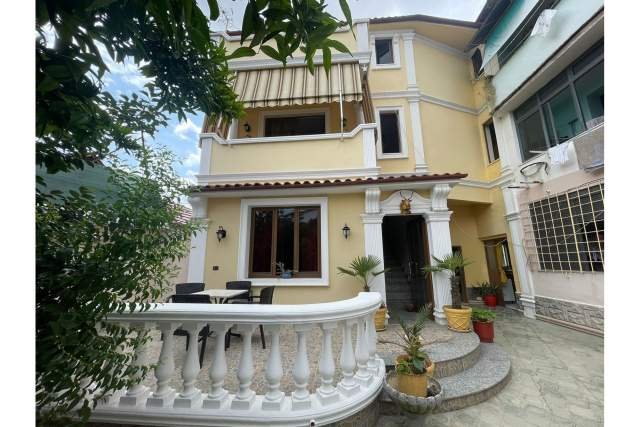Tirane, ofert Vile 3 Katshe Kati 3, 280 m² 1.200 Euro (,,  Rruga e DibrÃ«s - Medreseja)