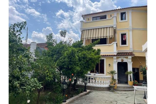 Tirane, ofert Vile 3 Katshe Kati 3, 280 m² 1.200 Euro (,,  Rruga e DibrÃ«s - Medreseja)