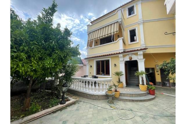 Tirane, ofert Vile 3 Katshe Kati 3, 280 m² 1.200 Euro (,,  Rruga e DibrÃ«s - Medreseja)