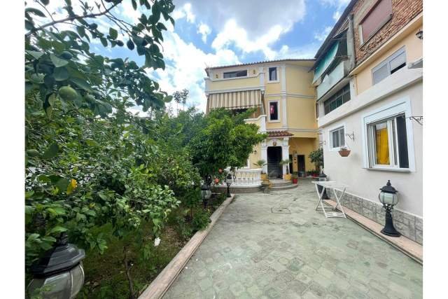 Tirane, ofert Vile 3 Katshe Kati 3, 280 m² 1.200 Euro (,,  Rruga e DibrÃ«s - Medreseja)