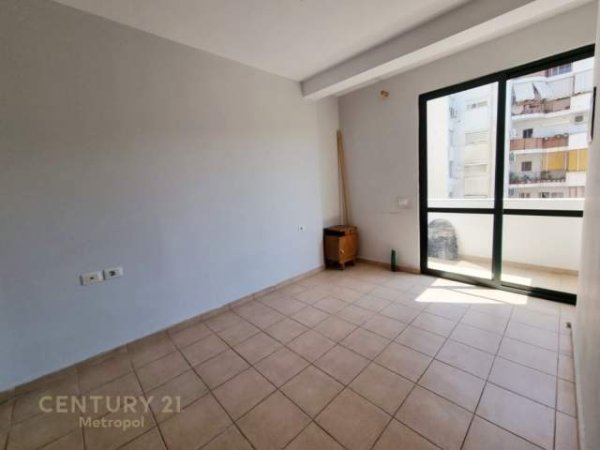 Tirane, shitet apartament 1+1+BLK Kati 3, 62 m² 97.000 Euro (Shkolla e Baletit)