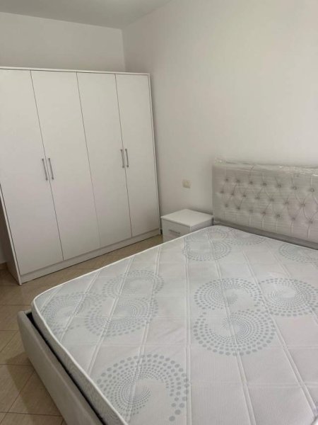 Tirane, jepet me qera apartament 2+1 Kati 3, 92 m² 400 Euro (Rruga Haxhi Dalliu)