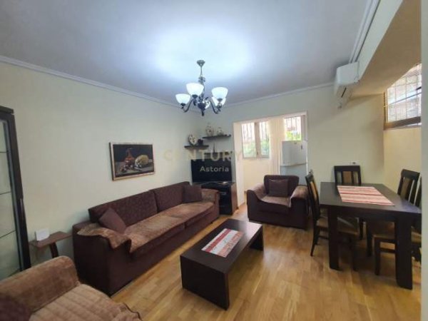 Tirane, jepet me qera apartament 2+1+BLK Kati 1, 85 m² 450 Euro (Shkolla e Baletit)