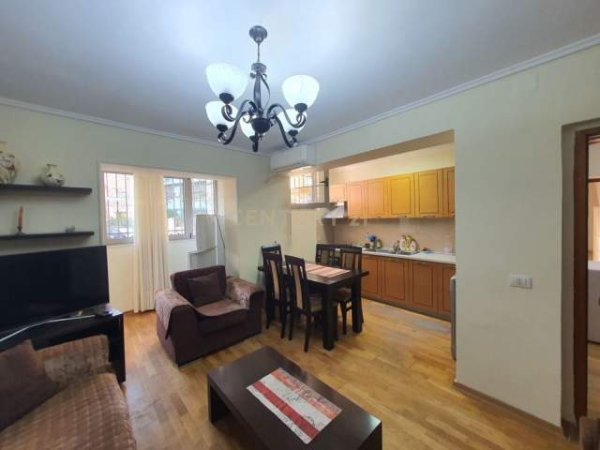 Tirane, jepet me qera apartament 2+1+BLK Kati 1, 85 m² 450 Euro (Shkolla e Baletit)