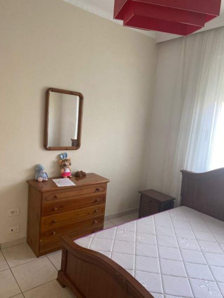 Tirane, jepet me qera apartament 1+1 Kati 4, 75 m² 350 Euro (prane Medresese)