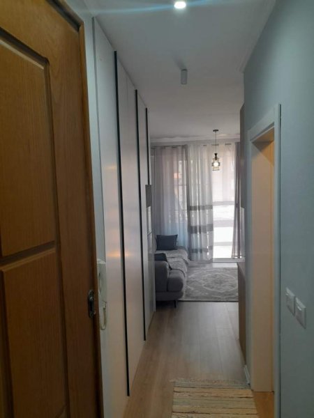 Tirane, jepet me qera apartament 36 m² 350 Euro (Selvia)