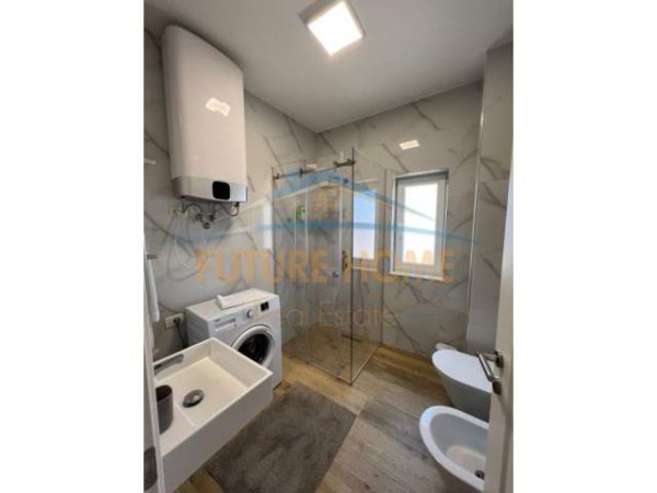 Tirane, jepet me qera apartament Kati 6, 130 m² 700 Euro (Komuna e Parisit)