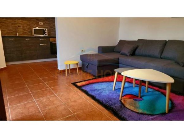 Tirane, jepet me qera garsonier 1+1 Kati 8, 41 m² 400 Euro (Kinema Agimi)