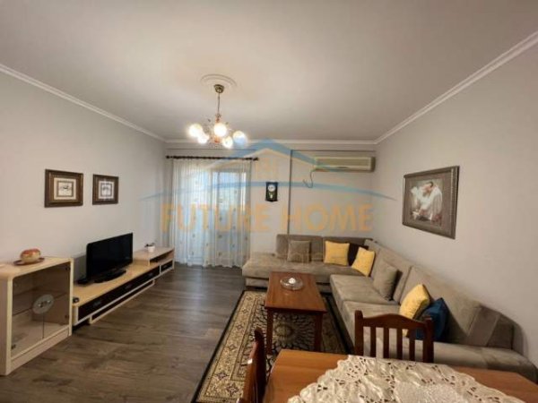 Tirane, jepet me qera apartament Kati 6, 130 m² 700 Euro (Komuna e Parisit)