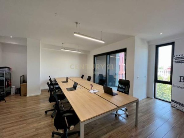 Tirane, jepet me qera zyre Kati 3, 50 m² 500 Euro (Rruga e Elbasanit)