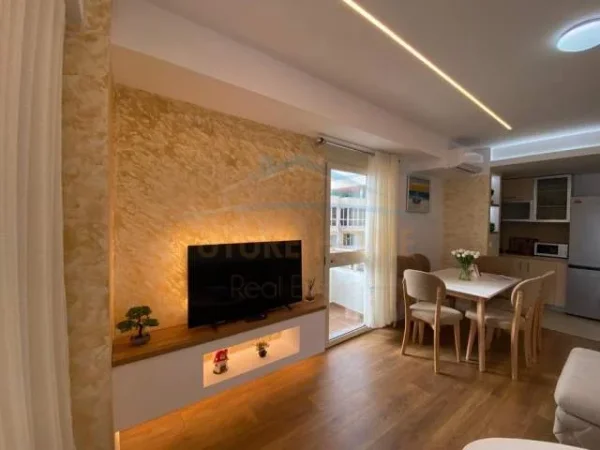 Durres, jepet me qera apartament 2+1 Kati 9, 80 m² 650 Euro (Plazh)