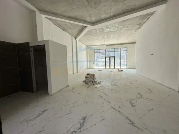 Tirane, ofert ambjent biznesi Kati 0, 117 m² 470.000 Euro (Rr. ''Teodor Keko'', Kompleksi ''Sima Com'')