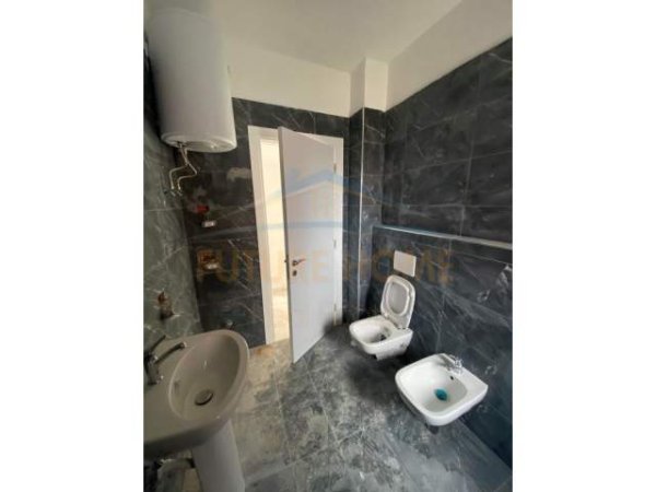 Tirane, jepet me qera apartament 2+1+BLK Kati 1, 109 m² 450 Euro (Teodor Keko)