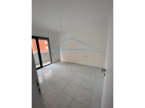 Tirane, jepet me qera apartament 2+1+BLK Kati 1, 109 m² 450 Euro (Teodor Keko)