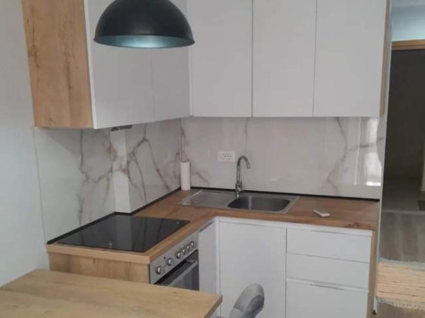 Tirane, jepet me qera garsonier Kati 2, 36 m² 400 Euro (Selvia)
